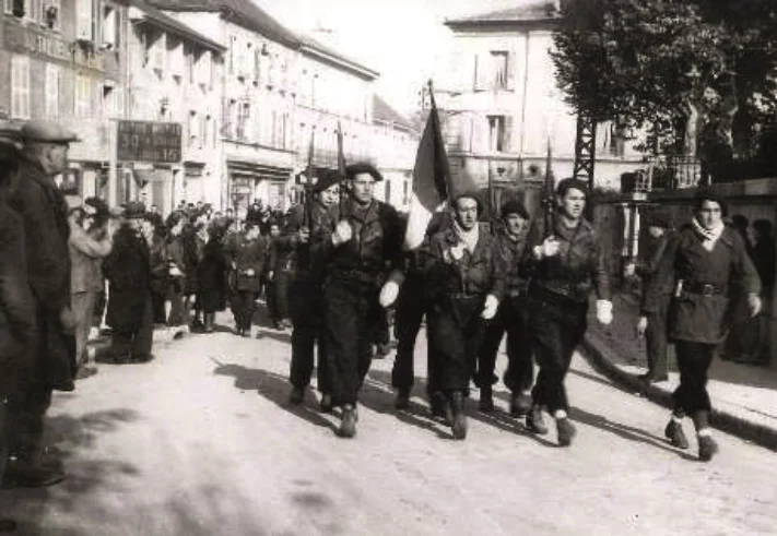 Février 1944. Oyonnax. Défilé clandestin de la Résistance du 11 novembre 43.