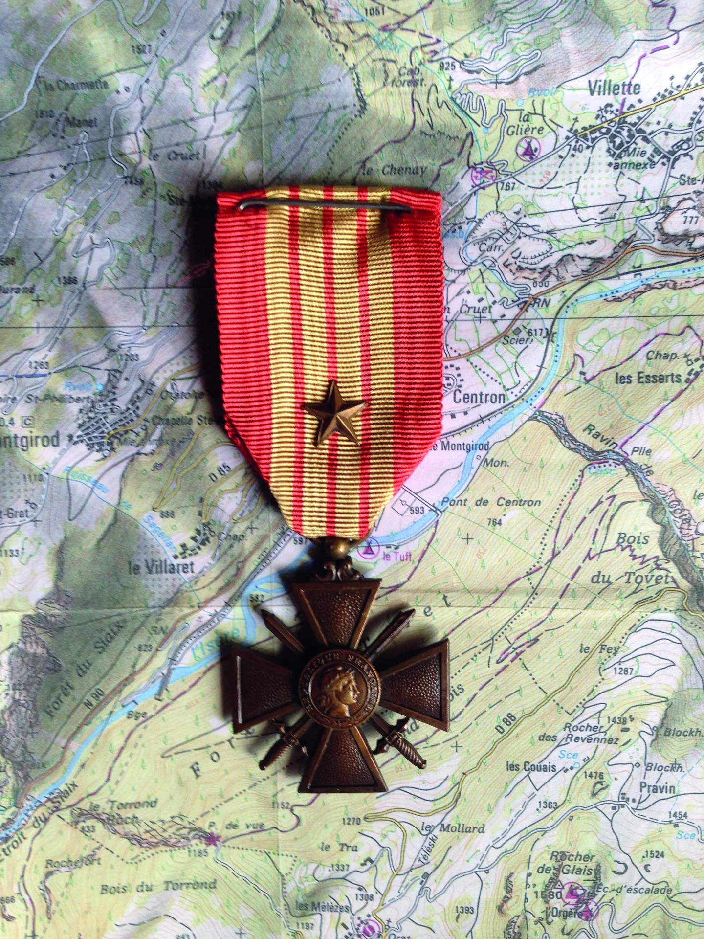 Juillet-août 1944. Croix de guerre à l’ordre de la Brigade décernée à Pierre Ducognon.