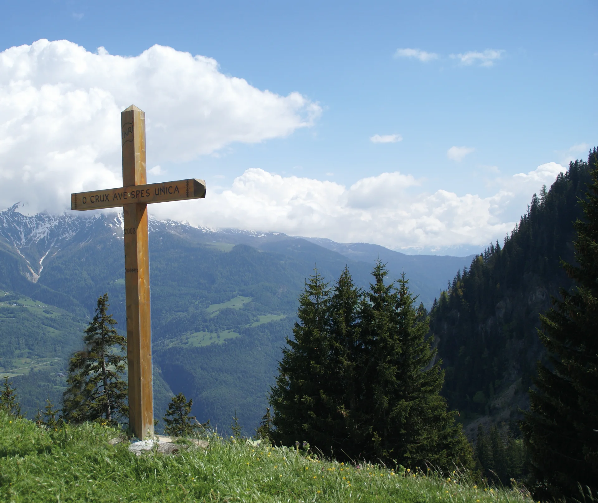 Juin 1944. La croix des Chapieux où a été déposé de corps de Pierrot.