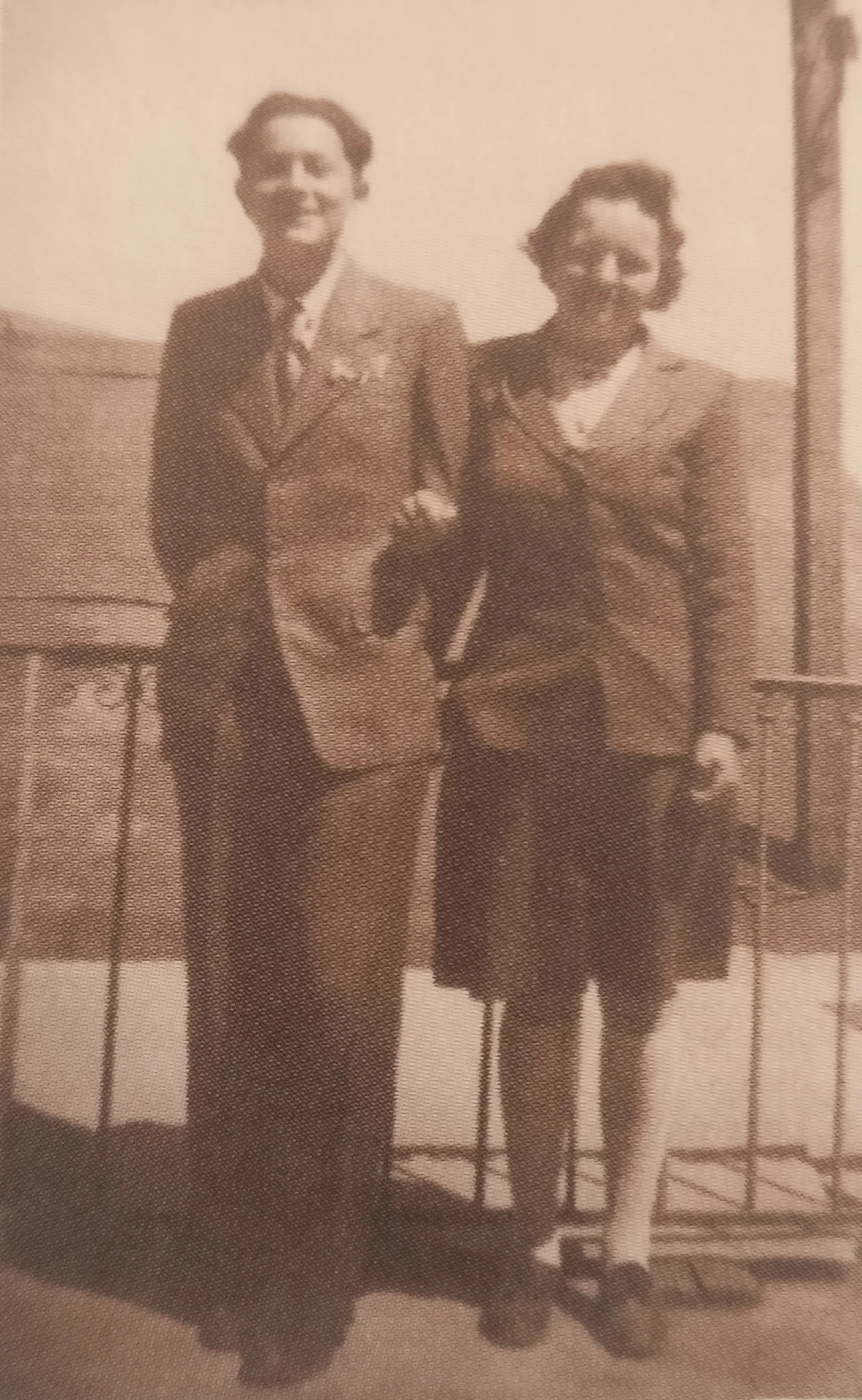 Mai 1944. Pierrot et sa cavalière Blanche au mariage de Francis Ducognon. C’est la dernière photo de Pierrot.
