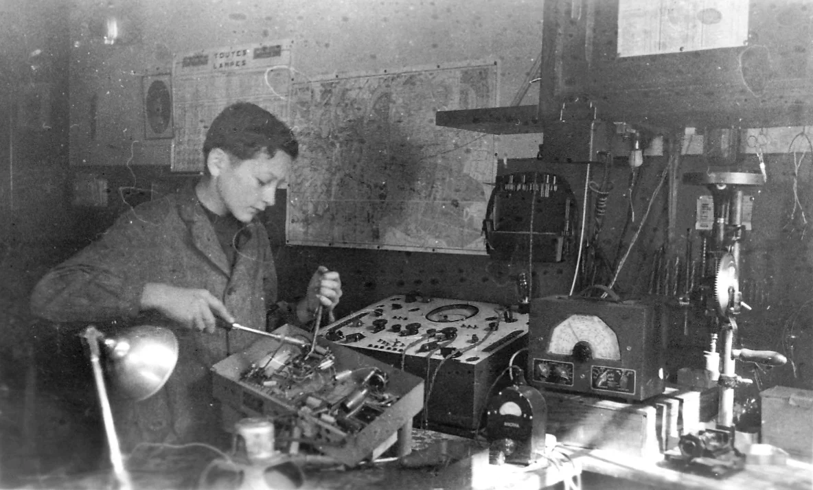 Septembre 1943. Chez Gallia. Pierre Ducognon en atelier.