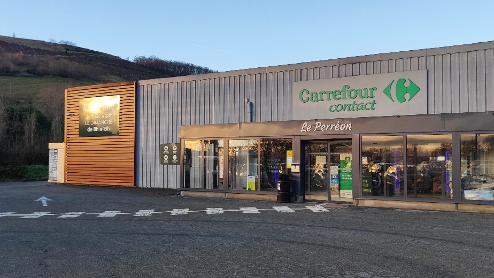 Carrefour Contact — Séance de dédicaces